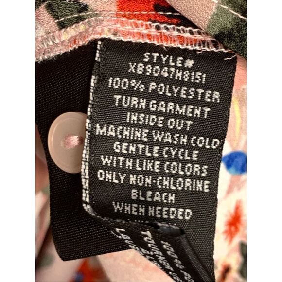 Sanctuary Women's Floral Split Neck Button Front Knot Blouse Blush Large NWOT - Picture 4 of 8